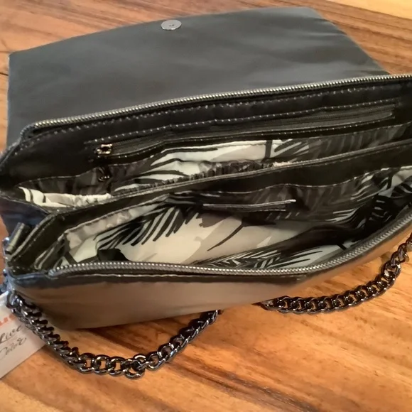 Lug Huddle - Picture 2 of 2